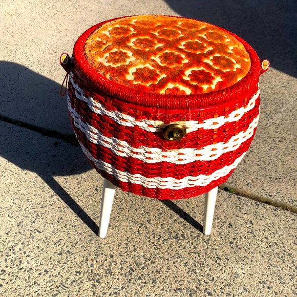 Vintage😳 Very Pretty sewing Basket💗😊